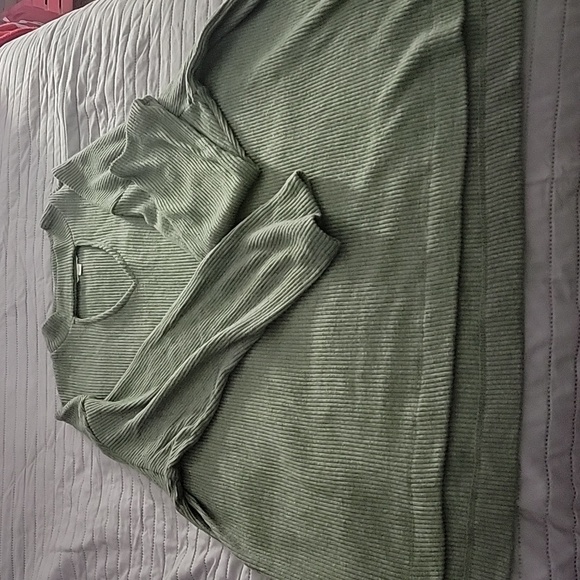 Sweater - Picture 2 of 3